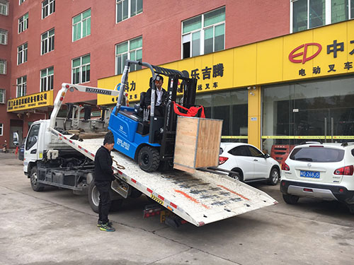 廈門電動(dòng)叉車公司，銷售比亞迪電動(dòng)叉車2.5噸一臺(tái)