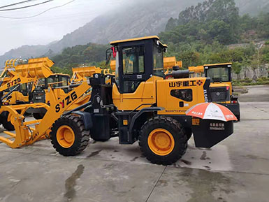 恭喜羅總喜提新車，山宇裝載機940走起，山宇重工，助您成功！